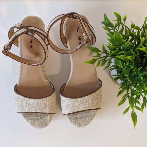 🌿SALE 3/$25🌿 $15 Summer sandals - Comfortable! - Picture 4 of 7